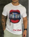 CAMISETA ESTAMPADA GET RICH LABIOS Y DOLAR